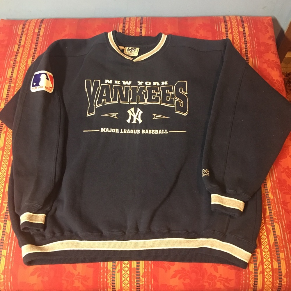 Yankees sweatshirt